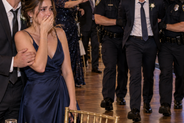 Hannah es una cartero de 29 años, criada por su abuelo, un conserje es...